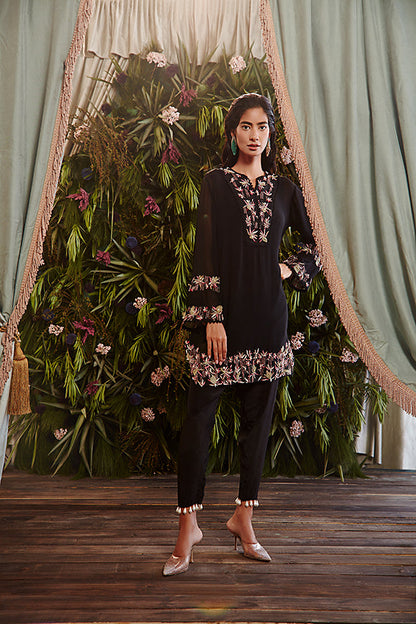 BLACK EMBROIDERED KURTA SET